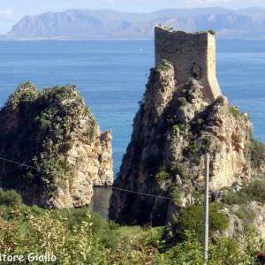 Scopello: i faraglioni e il Museo sommerso, la tonnara e il baglio